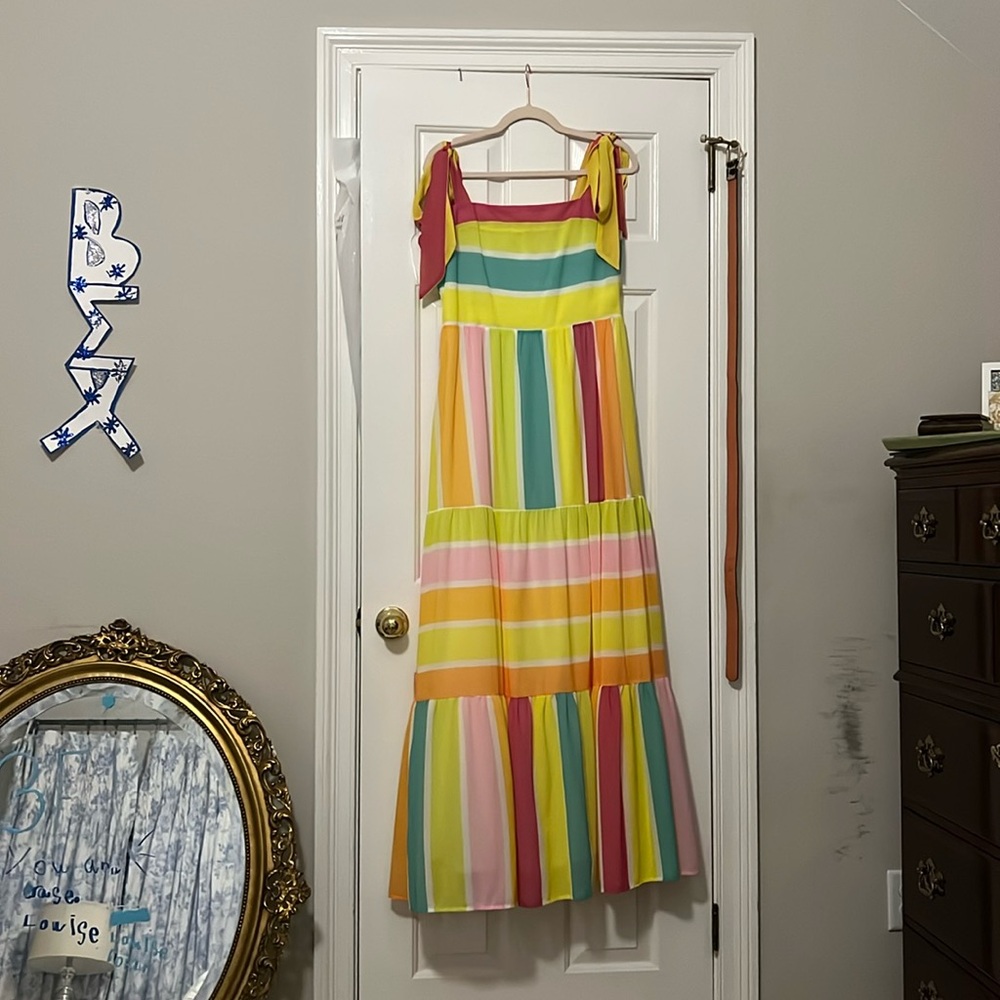 WORN ONCE
Multi color stripe maxi dress
Tie straps
zip up back
